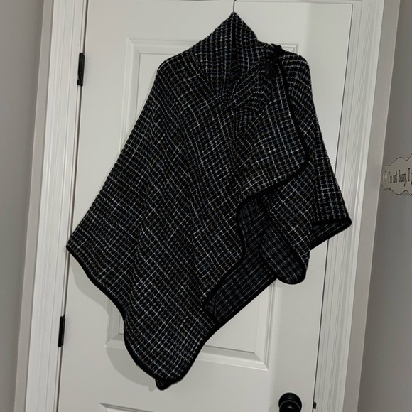 Beautiful*** NWT Jones New York Navy/Grey Shawl - Picture 1 of 7